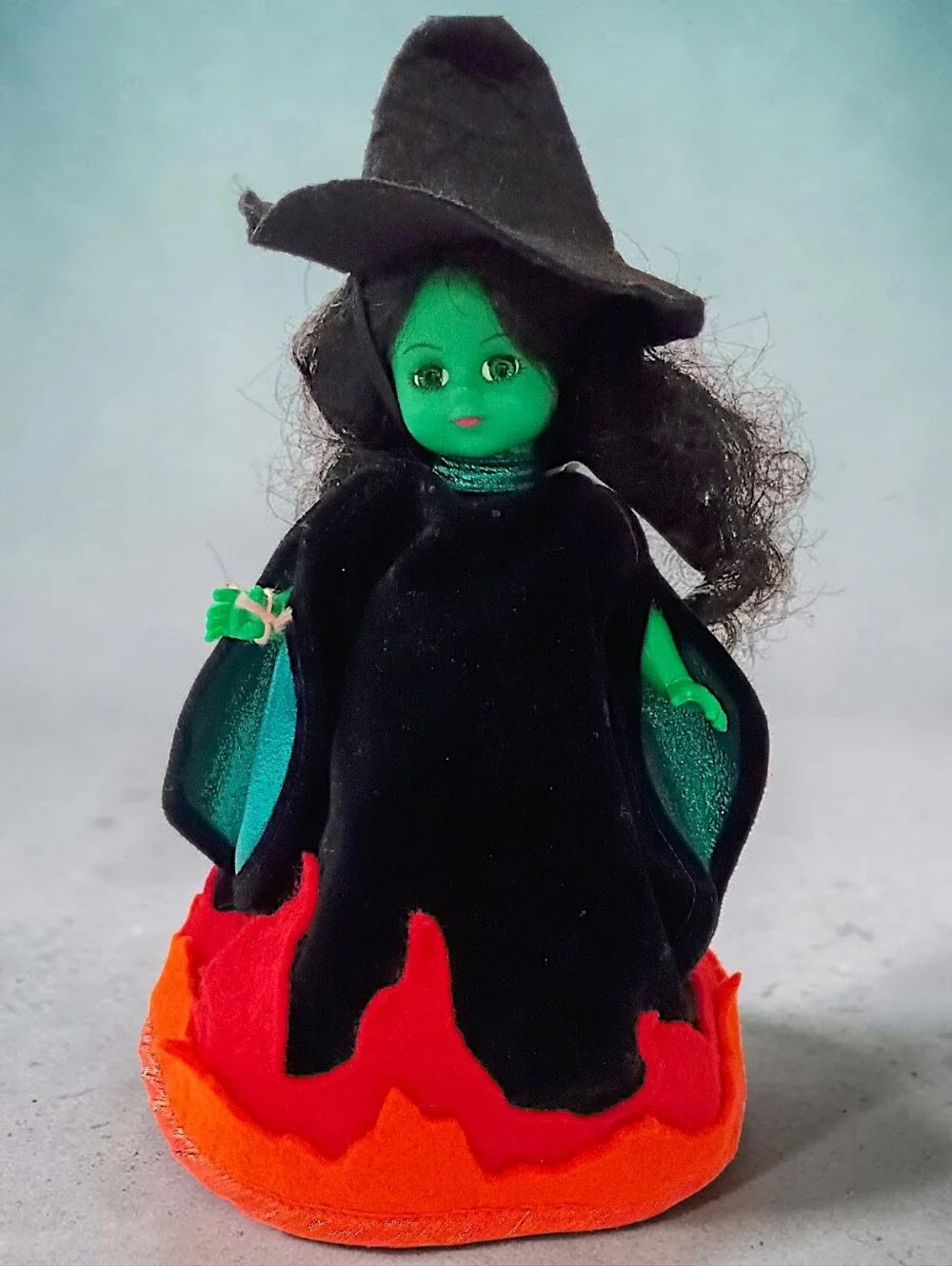 Madame Alexander Doll 1994 Wicked Witch Of The West Wizard of Oz‎ Velvet Flames